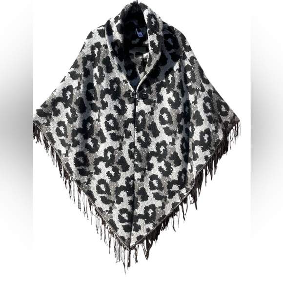 Gray & Black Animal Print Andrew Marc Poncho - Picture 1 of 7